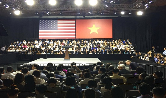 Tổng thống Obama phát biểu trước 800 thủ lĩnh trẻ tại TP Hồ Chí Minh