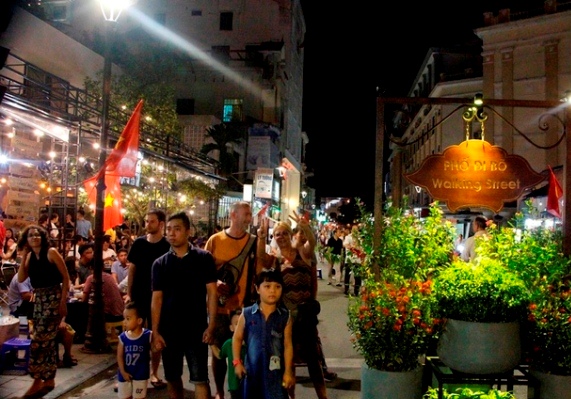 Sự đổi mới tuyến phố đi bộ, góp phần cho du lịch ở Huế tăng trưởng