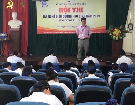 Bệnh viện Trung ương Huế kiểm tra nâng cao tay nghề điều dưỡng