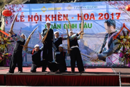 Ngắm sắc màu Tây Bắc, vui lễ hội khèn, hoa Fansipan Legend