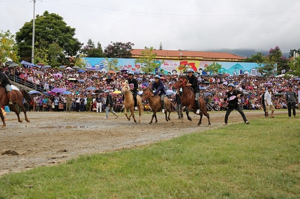 Vó ngựa trên mây lần thứ 2- những khoảnh khắc Tây Bắc say mê