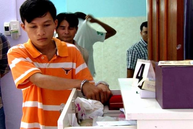 Bắt nghi can tuổi teen trộm hơn 100 triệu để chơi game