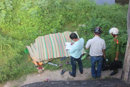 TT Huế: Bé trai hoảng loạn khi phát hiện thi thể dưới chân cầu