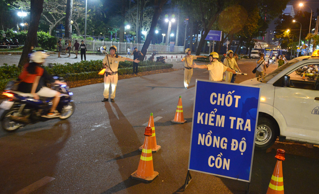 Đẩy mạnh tuyên truyền, thực hiện nghiêm quy định mới về xử phạt vi phạm nồng độ cồn