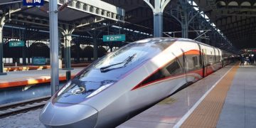 Tàu Fuxing CR400BF-GZ nhanh nhất Trung Quốc hoạt động vào mùa xuân vận 2023