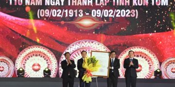 Thường trực Ban Bí thư làm việc với Ban Thường vụ Tỉnh uỷ và dự Lễ kỷ niệm 110 năm thành lập tỉnh Kon Tum.