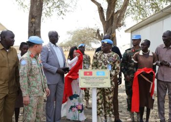 Công binh Việt Nam cứu kéo xe gặp nạn của Liên Hợp Quốc và bàn giao công trình nhân đạo cho trường cấp 3 Abyei