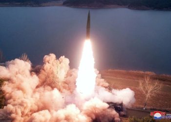 Triều Tiên tiếp tục phóng tên lửa đạn đạo tầm xa ra biển