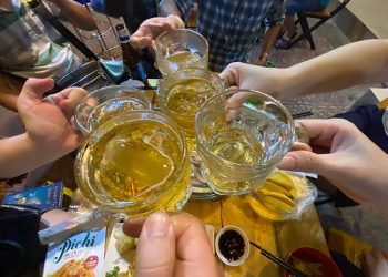 Văn hóa “ép uống rượu bia” là thứ “văn hóa xấu xí” của người Việt