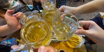 Văn hóa “ép uống rượu bia” là thứ “văn hóa xấu xí” của người Việt