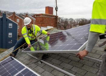 Ngành điện mặt trời Mỹ gặp khó nếu Mỹ đánh thuế cao nguồn nguyên liệu từ Trung Quốc