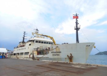 Tàu Viện sĩ Oparin của Viện hàn lâm Khoa học Nga (RAS) đến Nha Trang hợp tác khoa học với Việt Nam khảo sát biển