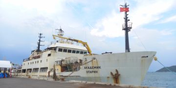Tàu Viện sĩ Oparin của Viện hàn lâm Khoa học Nga (RAS) đến Nha Trang hợp tác khoa học với Việt Nam khảo sát biển