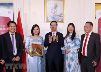 Chủ tịch nước Võ Văn Thưởng thăm cộng đồng người Việt tại Anh