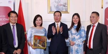 Chủ tịch nước Võ Văn Thưởng thăm cộng đồng người Việt tại Anh