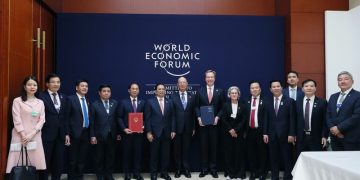 Thủ tướng Phạm Minh Chính tiếp và làm việc với Chủ tịch Diễn đàn Kinh tế Thế giới