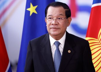 Thủ tướng Campuchia Hun Sen kêu gọi Ukraine không sử dụng đạn chùm của Mỹ