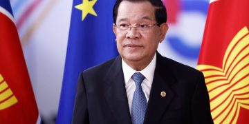 Thủ tướng Campuchia Hun Sen kêu gọi Ukraine không sử dụng đạn chùm của Mỹ
