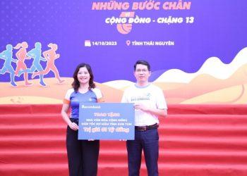 Những bước chân vì cộng đồng chặng 13 góp quỹ xây nhà văn hóa cộng đồng cho đồng bào dân tộc Rơ Măm tỉnh Kon Tum