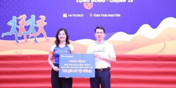 Những bước chân vì cộng đồng chặng 13 góp quỹ xây nhà văn hóa cộng đồng cho đồng bào dân tộc Rơ Măm tỉnh Kon Tum