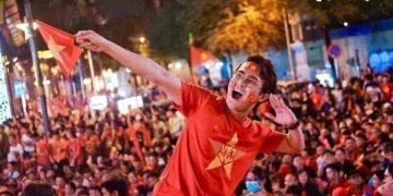 Phóng viên nước ngoài nói về hiện tượng lá cờ đỏ sao vàng