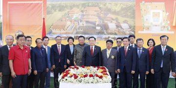 Chủ tịch Quốc hội Vương Đình Huệ thăm Khu di tích Chủ tịch Hồ Chí Minh tại Udon Thani