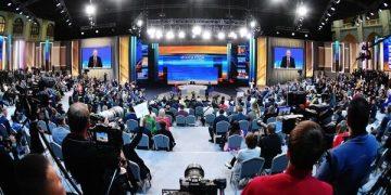 Tổng thống Putin đối thoại trực tuyến với người dân và truyền thông Nga