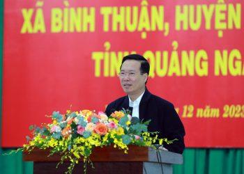 Chủ tịch nước tặng quà các gia đình chính sách, hộ nghèo ở xã Bình Thuận, huyện Bình Sơn, tỉnh Quảng Ngãi