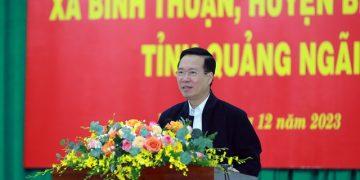 Chủ tịch nước tặng quà các gia đình chính sách, hộ nghèo ở xã Bình Thuận, huyện Bình Sơn, tỉnh Quảng Ngãi