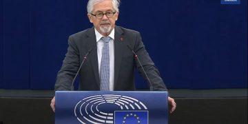 Nghị sĩ Nghị viện châu Âu người Đức yêu cầu câu trả lời về cái chết của nhà báo Mỹ Lira ở Ukraine