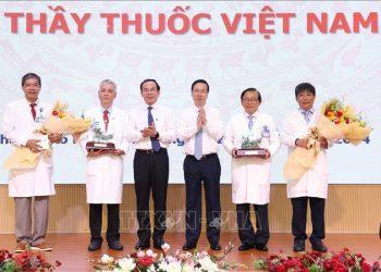 Chủ tịch nước Võ Văn Thưởng thăm, động viên y, bác sĩ Bệnh viện Nhi đồng 1 nhân Ngày Thầy thuốc Việt Nam