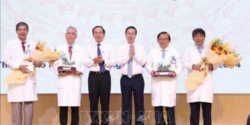 Chủ tịch nước Võ Văn Thưởng thăm, động viên y, bác sĩ Bệnh viện Nhi đồng 1 nhân Ngày Thầy thuốc Việt Nam