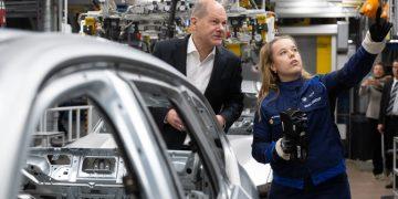 Việc mất khí đốt Nga đã đẩy nhanh quá trình phi công nghiệp hóa của Đức