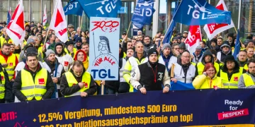 Nền kinh tế Đức liêu xiêu, tàu dừng chạy, các chuyến bay không thể cất cánh, đường cao tốc bị những nông dân tức giận chặn lại