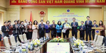 Trao tặng Chuyên gia JICA kỷ niệm chương Vì sức khỏe nhân dân