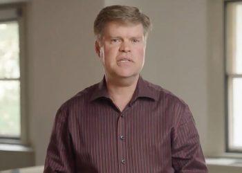 Chiến thắng trong đảng Dân chủ ở Samoa thuộc về Jason Palmer, một doanh nhân và là một nhà đầu tư