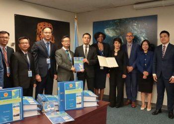 Việt Nam nộp Hồ sơ đệ trình lên Liên Hợp Quốc và tuyên bố ranh giới thềm lục địa mở rộng khu vực giữa Biển Đông