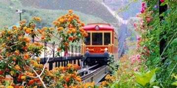 Trải nghiệm “như nước ngoài” trên chuyến tàu leo núi Mường Hoa