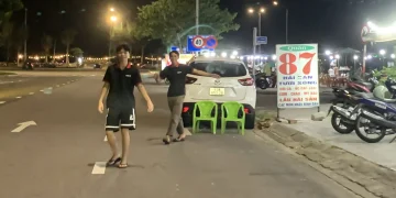 Đà Nẵng: Cơ quan quản lý nào chịu trách nhiệm xử lý việc nhân viên quán tràn ra đường chèo kéo khách