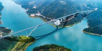 Trung Quốc: Tian’e Longtan, cây cầu vòm thép nhịp dài nhất thế giới, thi công bằng phương pháp dầm nhô sử dụng cáp giằng