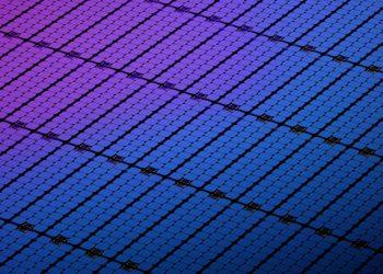 Màng quang điện mới siêu mỏng có hiệu suất chuyển đổi ánh sáng mặt trời thành năng lượng