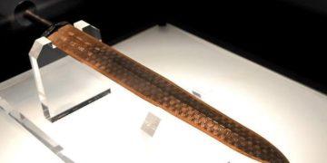 Trung Quốc sản xuất máy đào hầm lớn nhất thế giới nhờ áp dụng kỹ thuật tạo ra thanh kiếm của Việt Vương Câu Tiễn