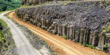 Việt Nam phát hiện dãy núi đá có niên đại cả triệu năm tại Quảng Nam