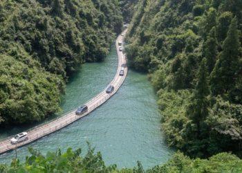 Cầu nổi Shiziguan là một trong những hồ lớn và đẹp nhất ở Hồ Bắc