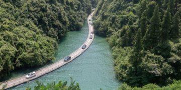 Cầu nổi Shiziguan là một trong những hồ lớn và đẹp nhất ở Hồ Bắc