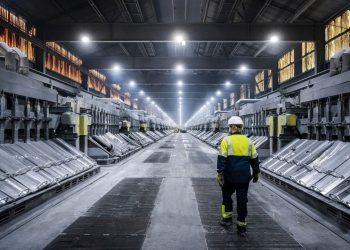 Nền công nghiệp châu Âu đang đối diện nguy cơ phi công nghiệp hóa