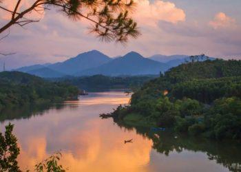 Dòng sông chảy ở miền di sản