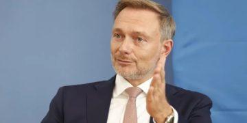 Cảnh báo chiến tranh thương mại giữa Mỹ và phương Tây có phải là chiêu trò EU ủng hộ đảng Dân chủ trước bầu cử Mỹ