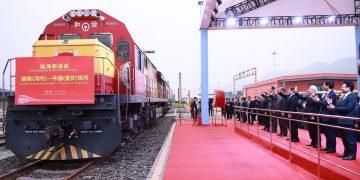 Thủ tướng đón tàu ASEAN Express tại Trùng Khánh – Trung Quốc