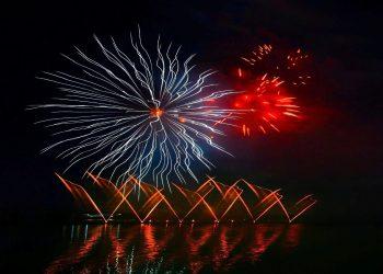 Triển lãm ảnh nghệ thuật Sắc màu ánh sáng – hình tượng nghệ thuật khác lạ từ bông pháo quen thuộc